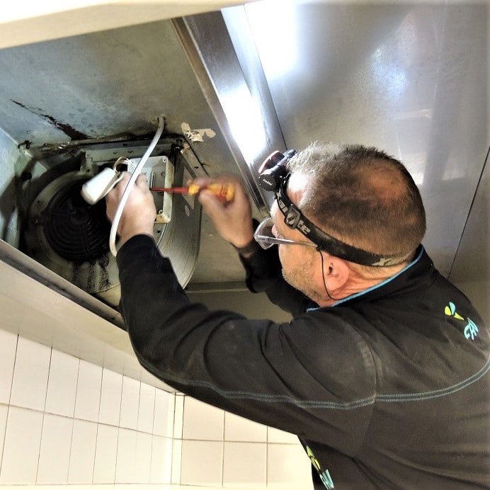 Démontage moteur -Dégraissage Hotte complet - France Hygiène Ventilation